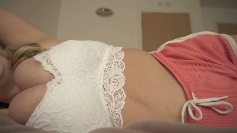 SashaCurves - A Tiny Voyeur 3