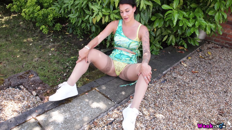 WankItNow - Risky Outdoors - Roxy R 8K 1