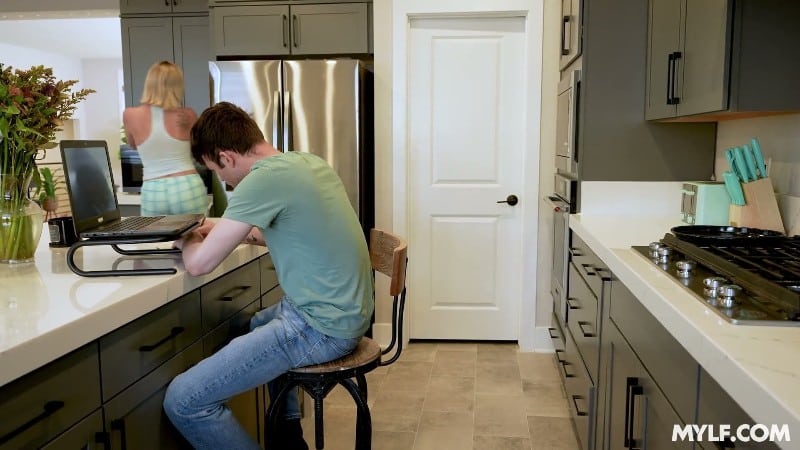 [AnalMom | MYLF] 26/03/14 Adira Allure FullHD 30