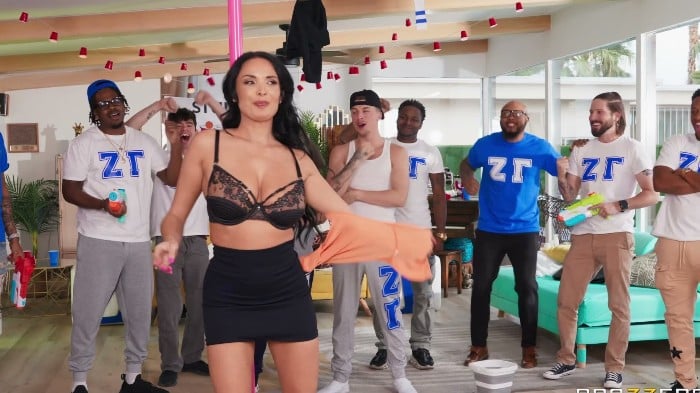 [Brazzers Exxtra] - 2026-03-19 - Milf Cougar Fucks Frat Bros - Anissa Kate[1080p Hevc] 18