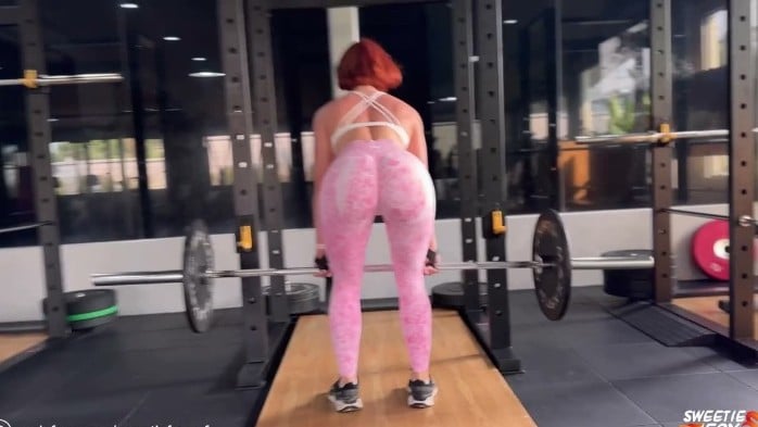 Fitness Girl Went To Workout With Anal Plug In Her Ass 1