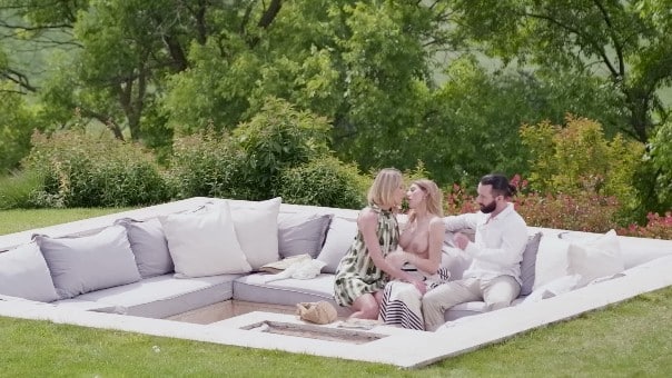 FrolicMe 26/03/11 Fanta Sie And Angelika Grays Rendezvous 4k 16