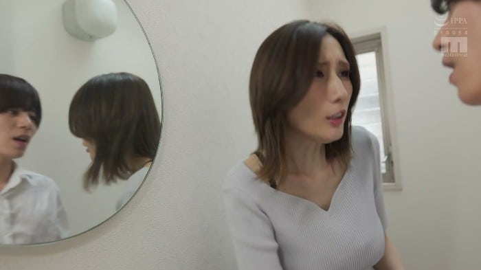 [MIMK-268] Friend's Stepmother: Live-Action Edition "want Me To Show You Something Even Hotter?" I Secretly Spied On My Best Friend's Forbidden Affair With His Stepmom... Julia 2