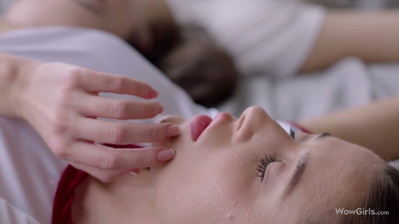 WowGirls 19 05 04 Sybil And Hayli Sanders Obsessed With Amazing Pussy Smell 4k 9