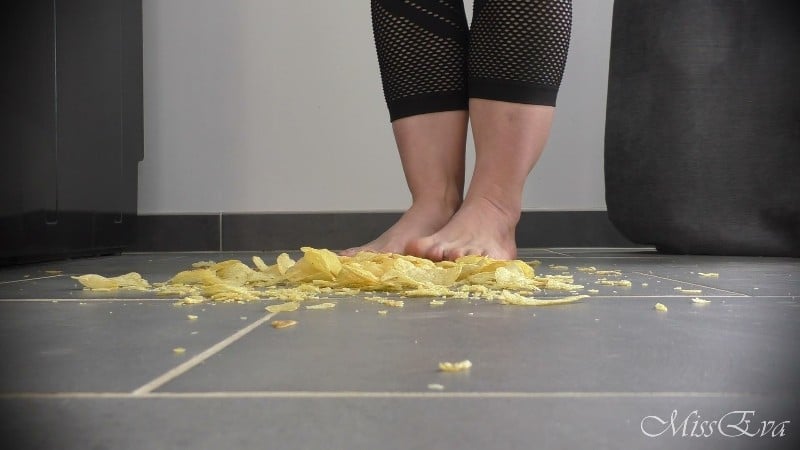 Miss Eva - Crushing chips Rabaissement 2