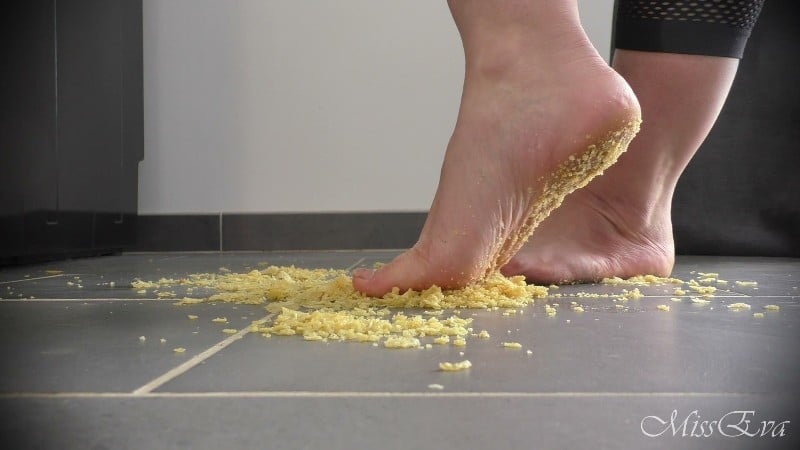 Miss Eva - Crushing chips Rabaissement 4